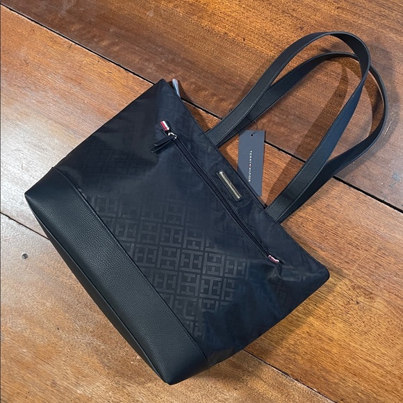 Tommy Hilfiger Handbags - Tommy Hilfiger Shoulder Bag NWT